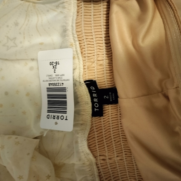 Torrid Crop Top - Off White & Gold - Picture 4 of 5